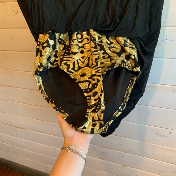 Seductions | Gold & Black Dress - Picture 4 of 6